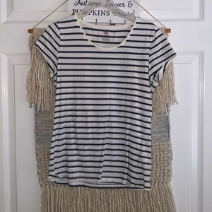 H&M basic cotton tee in US 12-14 Youth